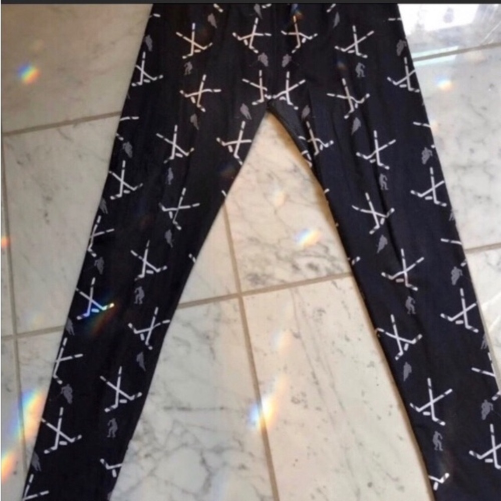 adorable seamless hockey leggings!